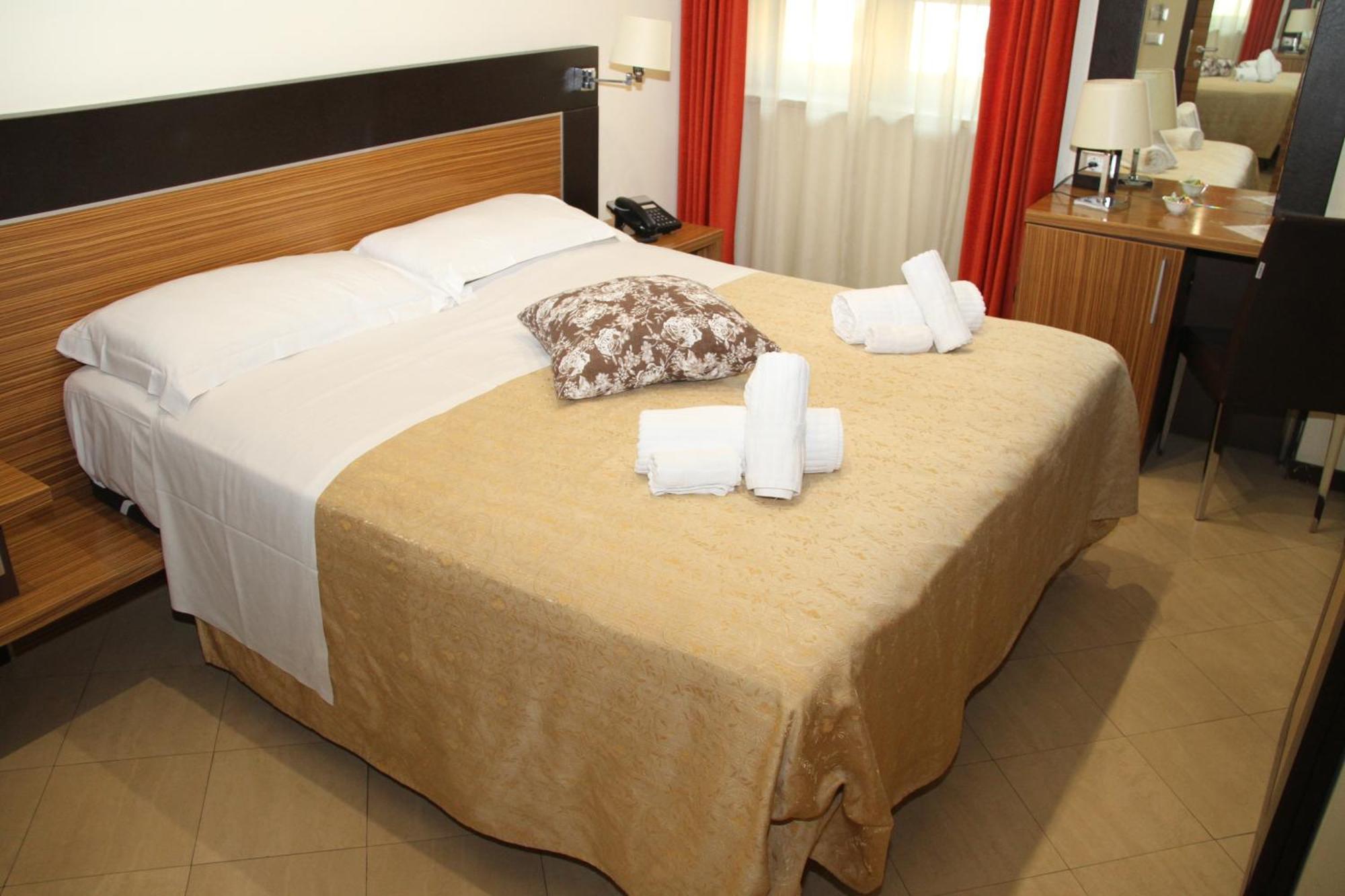 טיבולי Villa Adriana Hotel מראה חיצוני תמונה