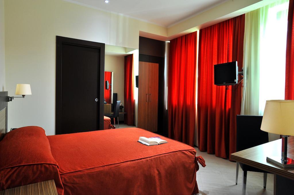 טיבולי Villa Adriana Hotel חדר תמונה